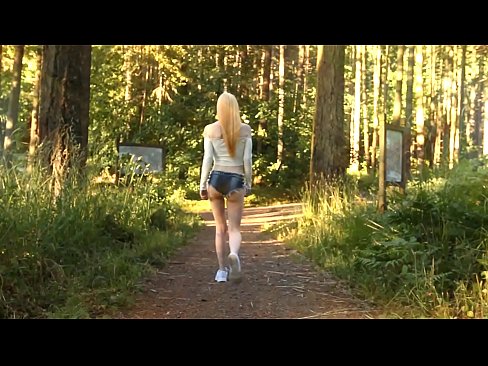 ❤️ Smuk kvinde bevæger sig langsomt, ikke nøgen video ️ Fucking video at da.yh9n.top ️